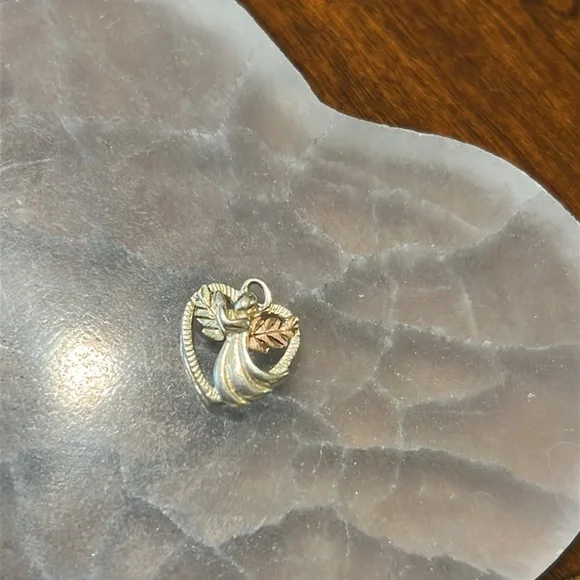Black hills gold sterling silver angel pendant - Picture 4 of 5